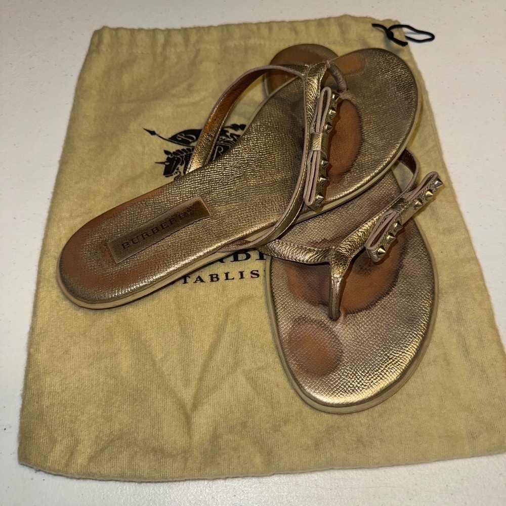 RARE Burberry Gold Metallic Stud Bow Thong Sandal Flip Flop EU Size 38.5